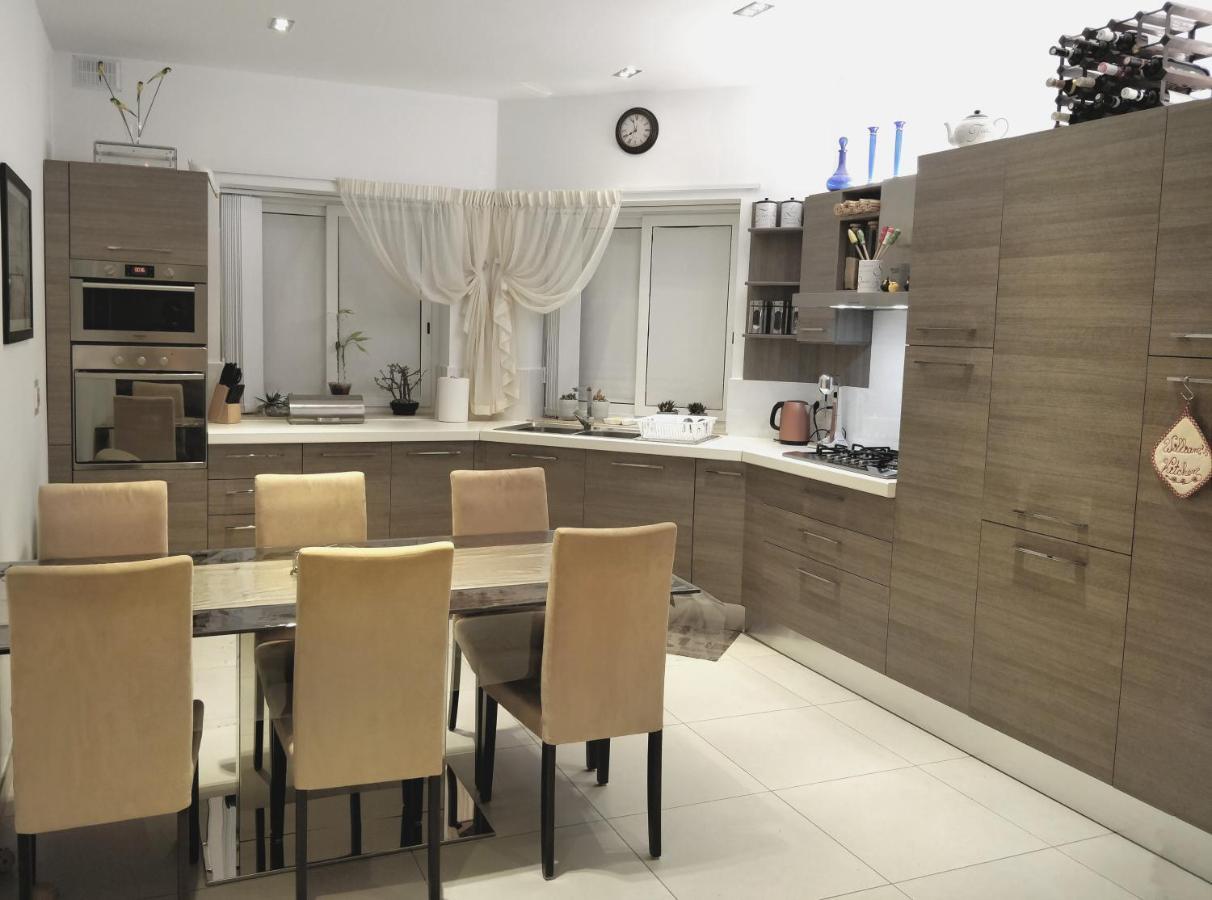 Cozy Rooms - Great Bus Connections - Free Parking Mosta Exterior foto